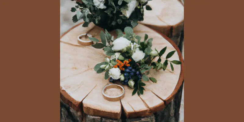 Wooden centerpiece for a rustic wedding
